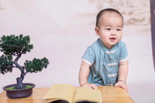 江西宝宝爱吐奶是什么原因